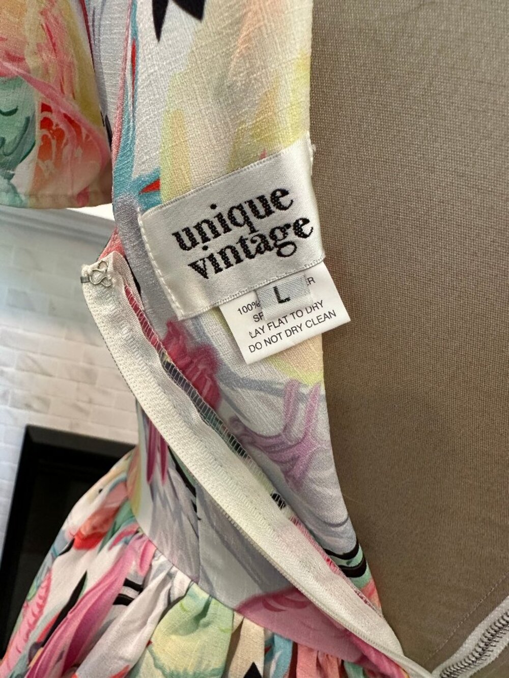 Unique Vintage - 1950 White & Multicolor Parrot Print Draper Swing Dress - Large - Picture 3 of 5